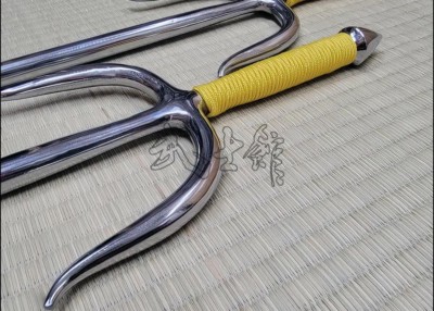 SAI 5 - STAINLESS STEEL POLISHED FINISH WITH YELLOW CORD